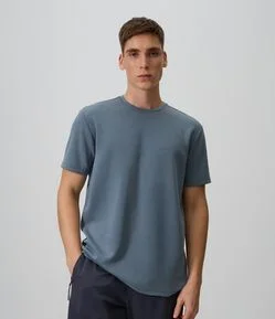 Camiseta Comfort Esportiva em Malha Tecnológica com Tecnologia Dry