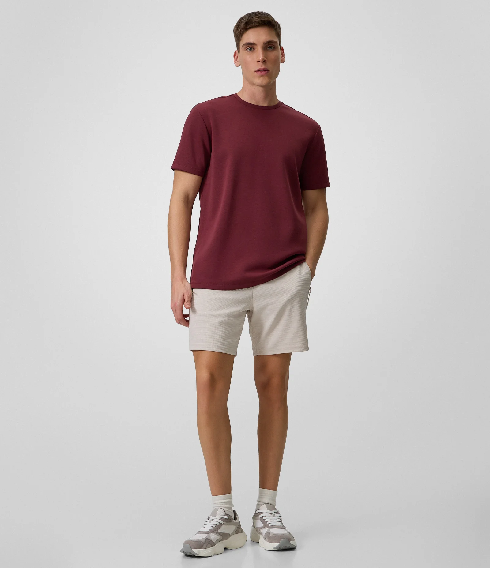 Camiseta Comfort Esportiva em Malha Tecnológica com Tecnologia Dry Vinho 2