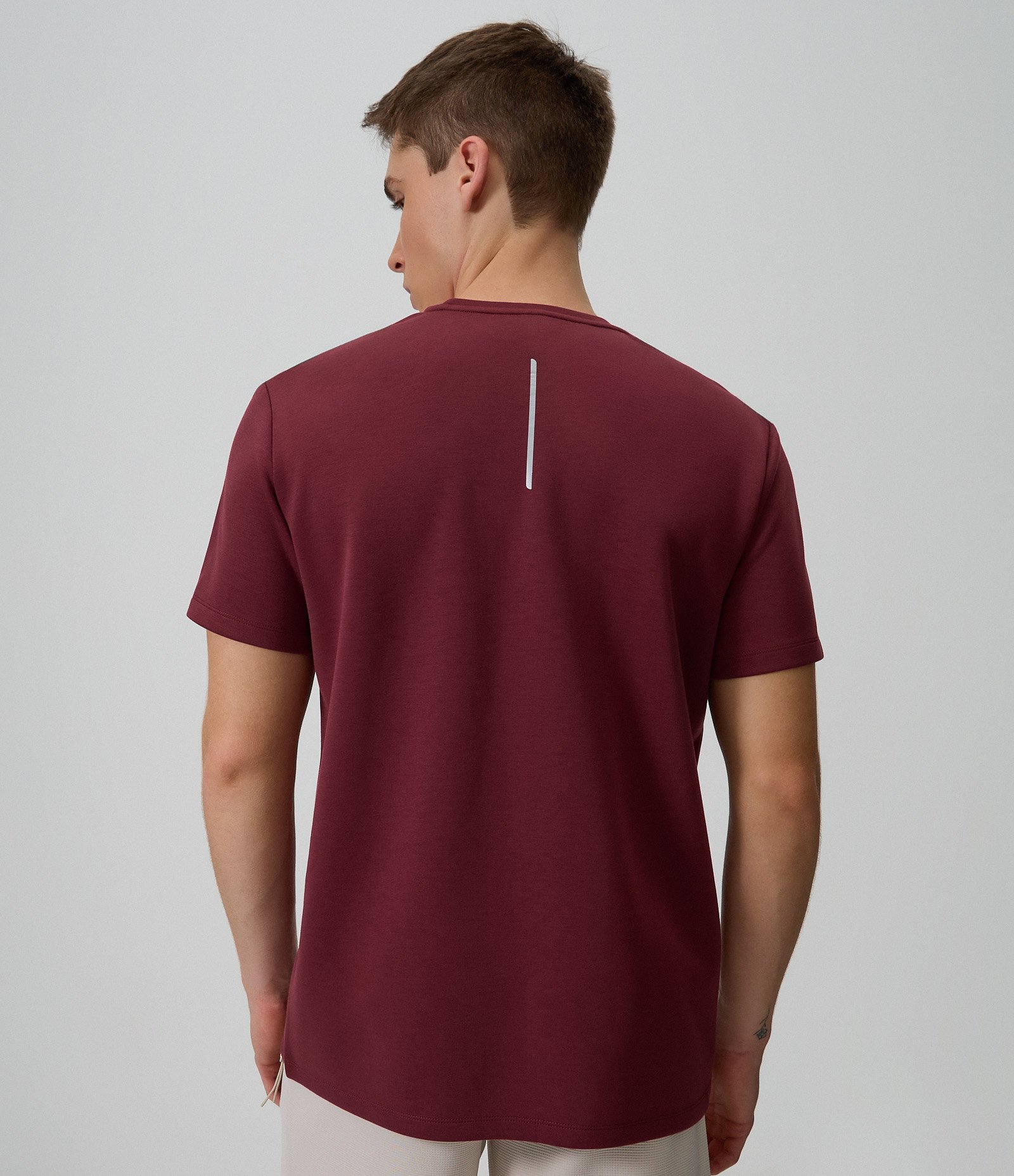 Camiseta Comfort Esportiva em Malha Tecnológica com Tecnologia Dry Vinho 3