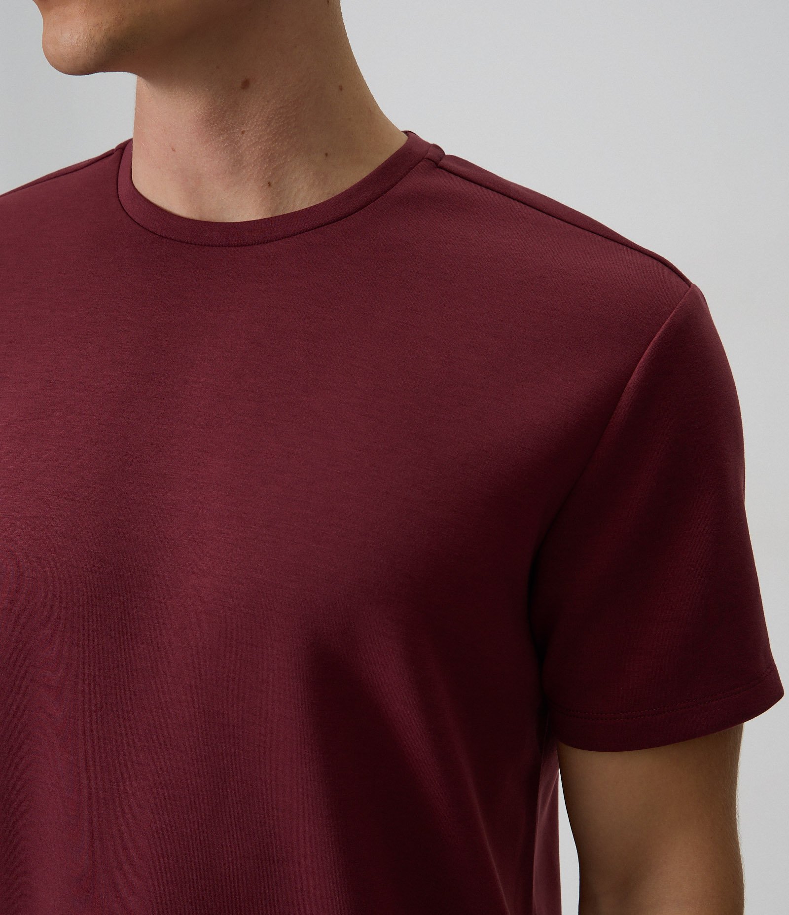 Camiseta Comfort Esportiva em Malha Tecnológica com Tecnologia Dry Vinho 4