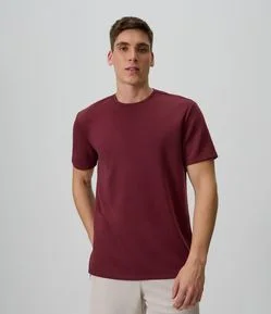 Camiseta Comfort Esportiva em Malha Tecnológica com Tecnologia Dry