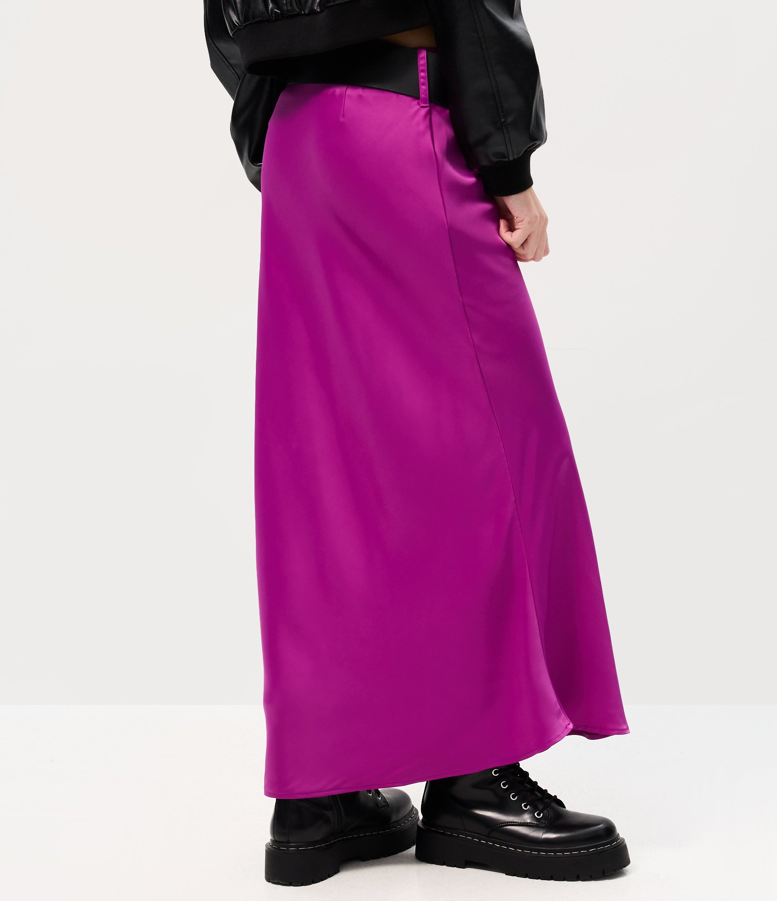 Saia Midi em Cetim com Cinto Largo Rosa 7