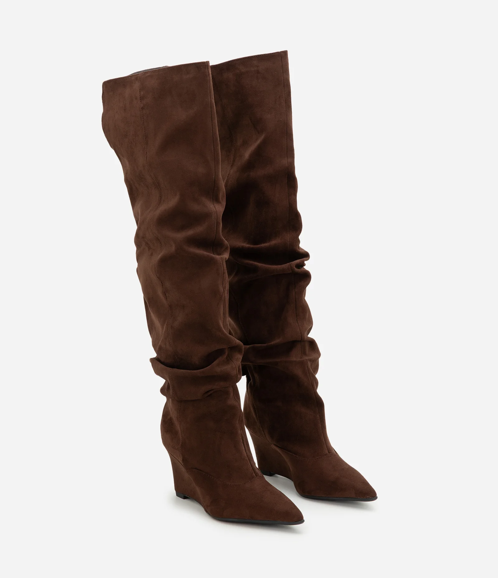 Bota em Suede com Cano Enrugado e Salto Anabela Marrom 2
