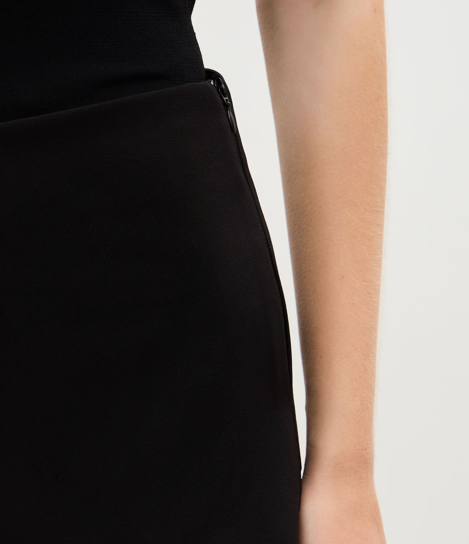Short Curto Alfaiatado Preto 3