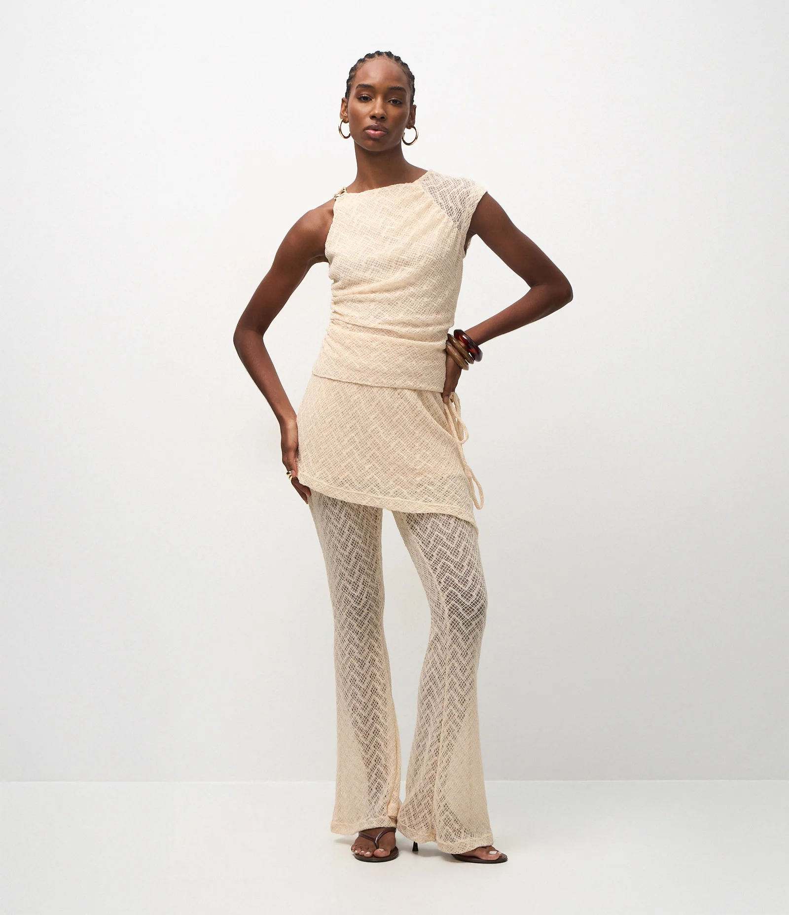 Calça com Efeito Crochê e Saia Sobreposta Off White 1