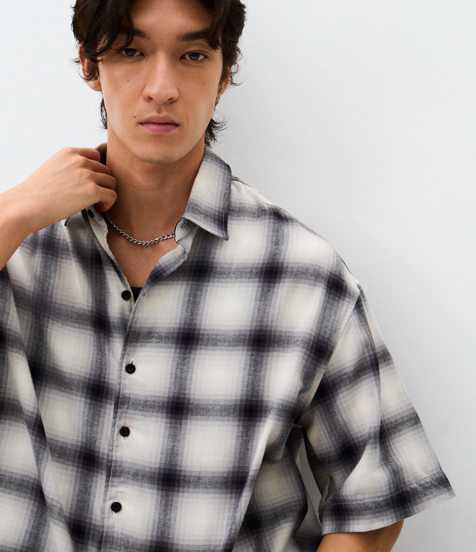 Camisa Boxy em Algodão com Estampa Xadrez Preto/Bege 1