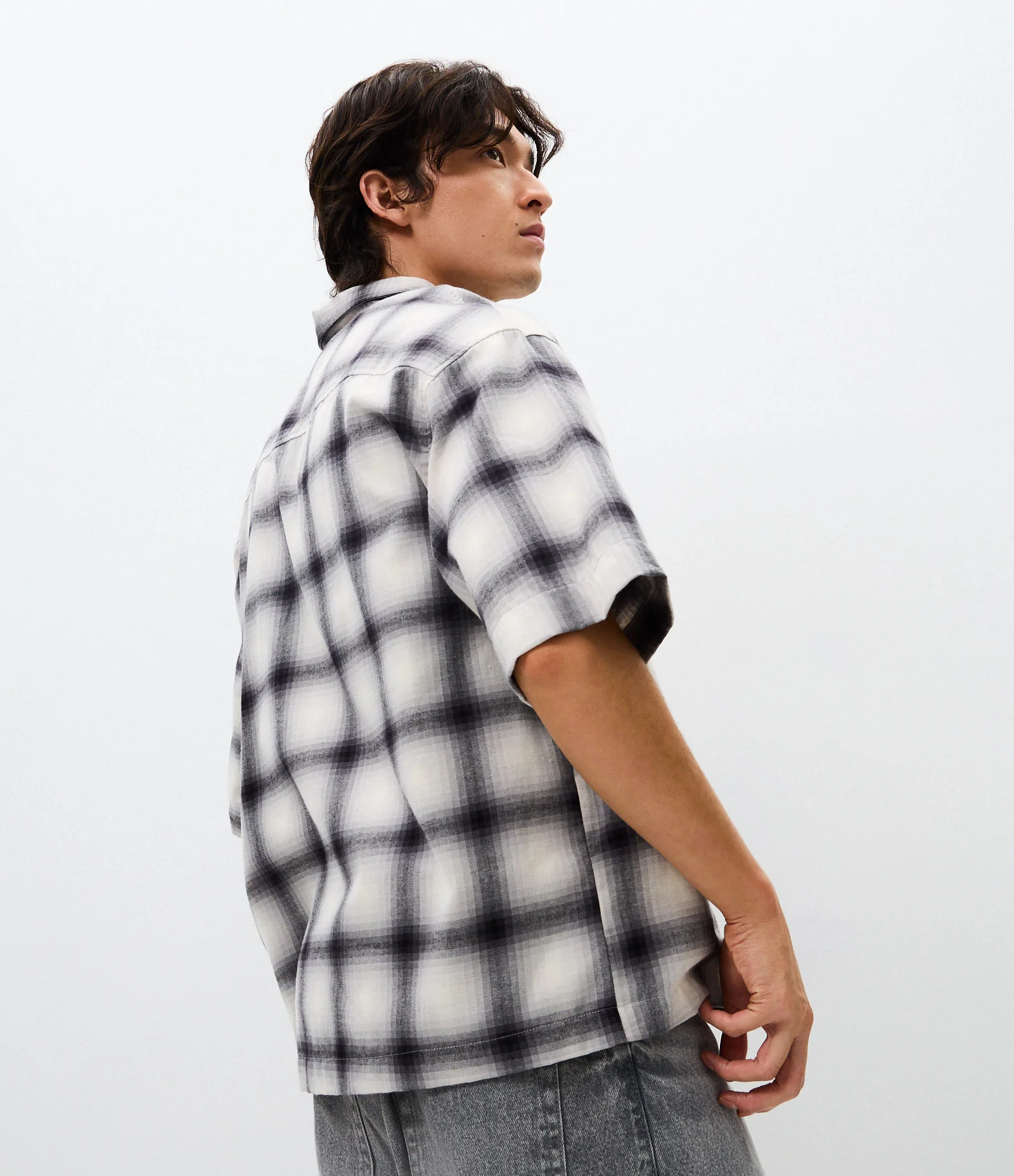 Camisa Boxy em Algodão com Estampa Xadrez Preto/Bege 3