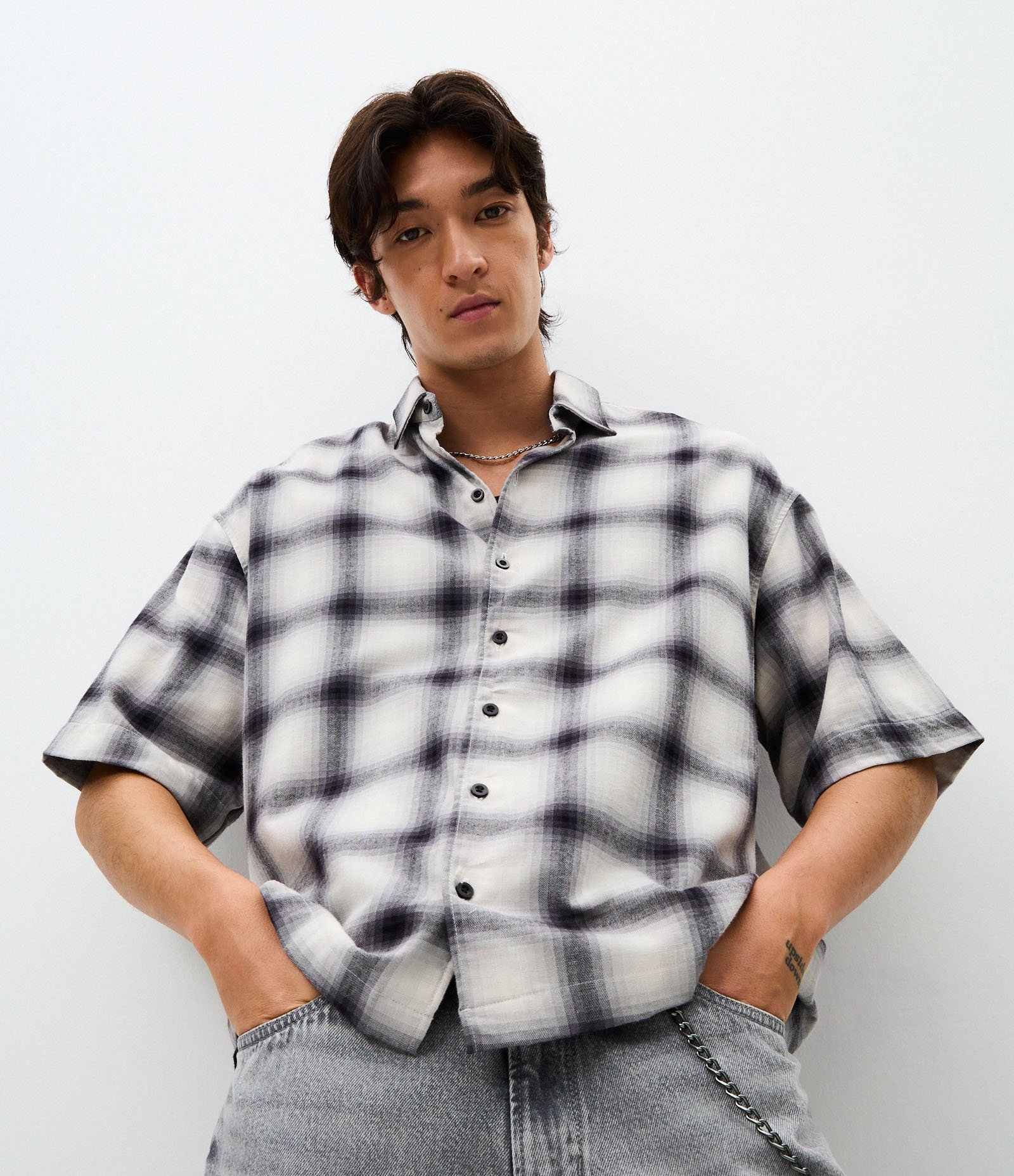 Camisa Boxy em Algodão com Estampa Xadrez Preto/Bege 4
