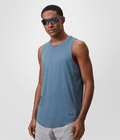 Regata Esportiva com Detalhe Contrastante