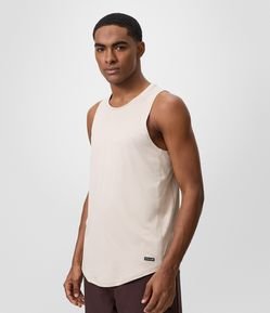 Regata Esportiva com Detalhe Contrastante