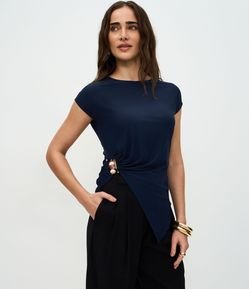 Blusa Assimétrica em Poliamida com Aviamento Lateral