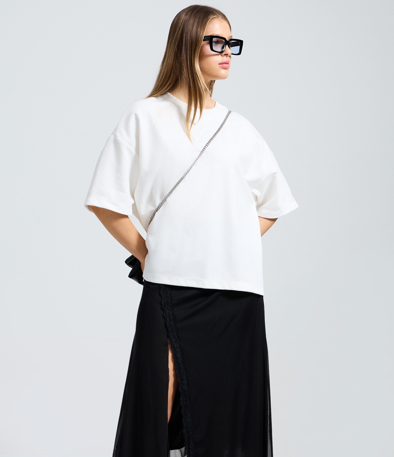 Saia Midi em Tule com Fenda Rendada Preto 2
