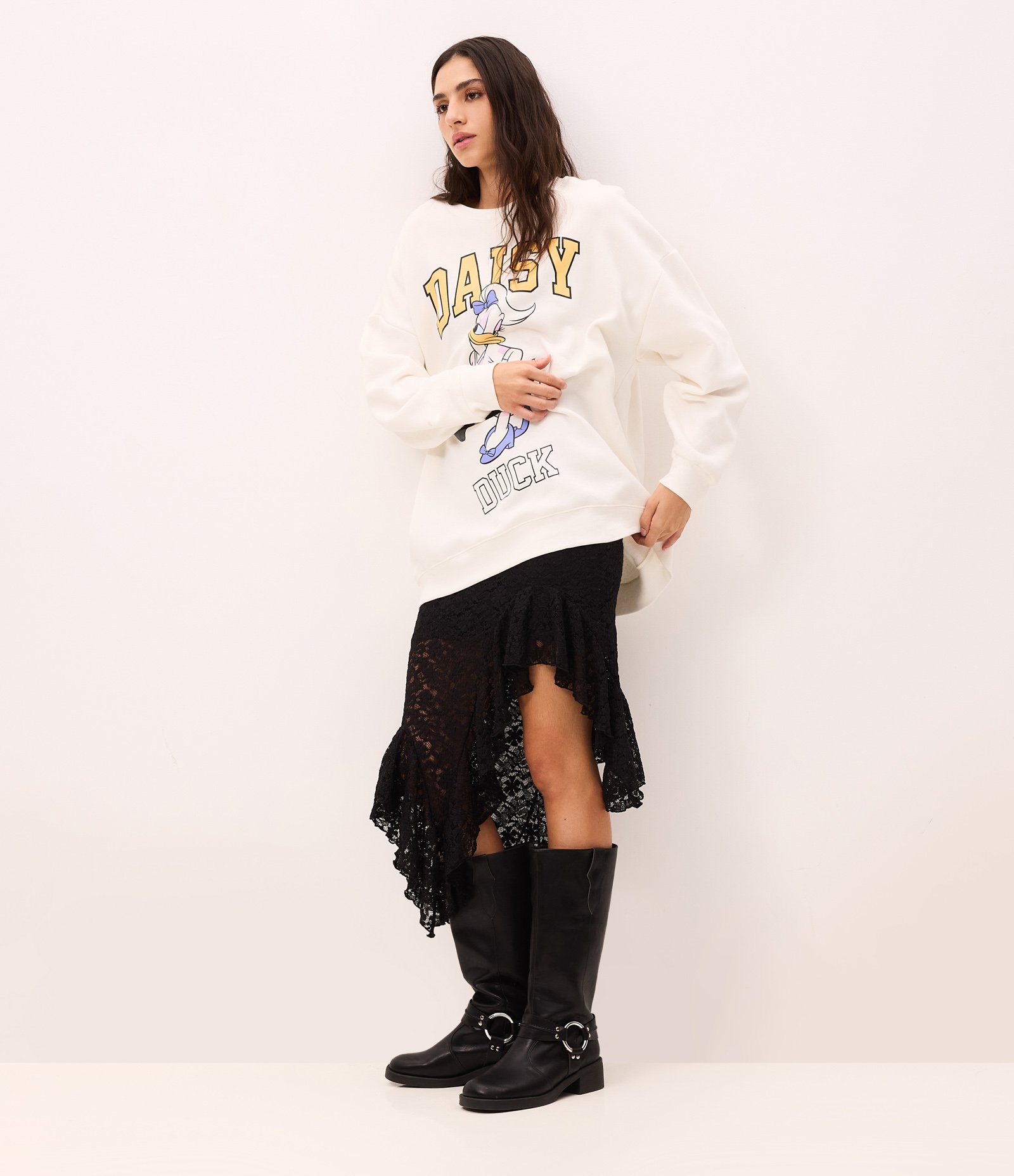 Vestido Tomara que Caia em Renda com Babado Assimétrico Preto 3