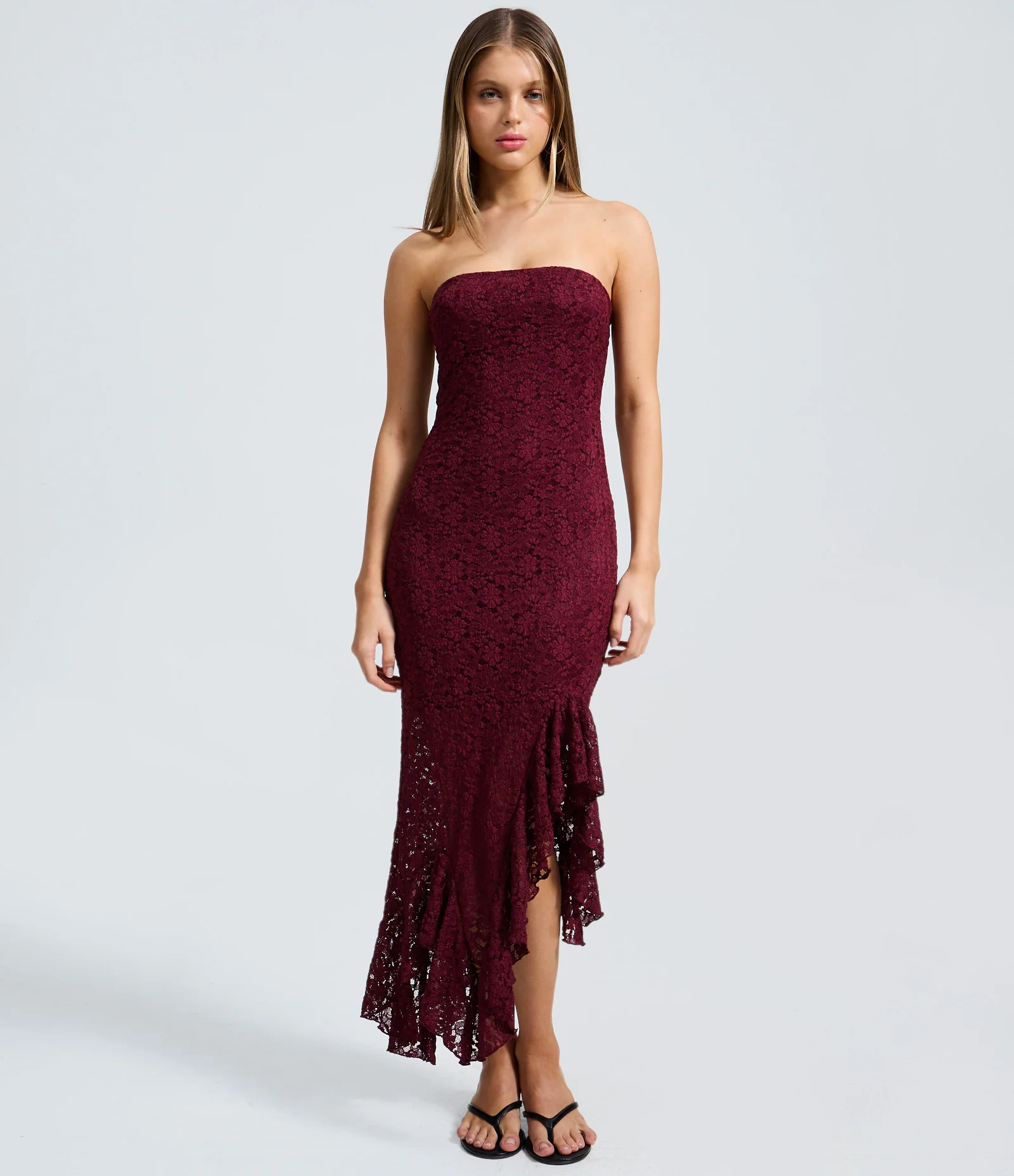 Vestido Tomara que Caia em Renda com Babado Assimétrico Vinho 2