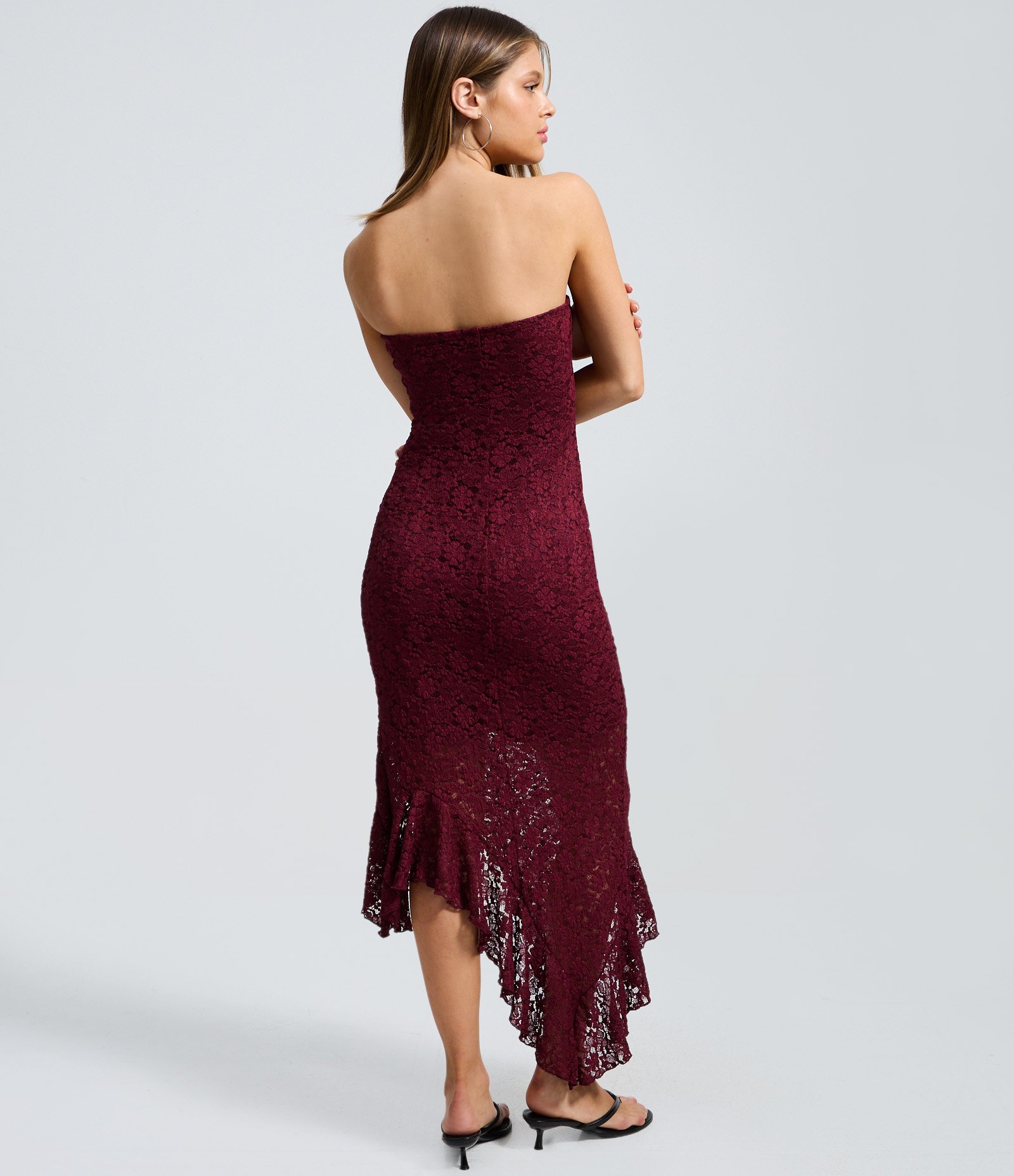 Vestido Tomara que Caia em Renda com Babado Assimétrico Vinho 4