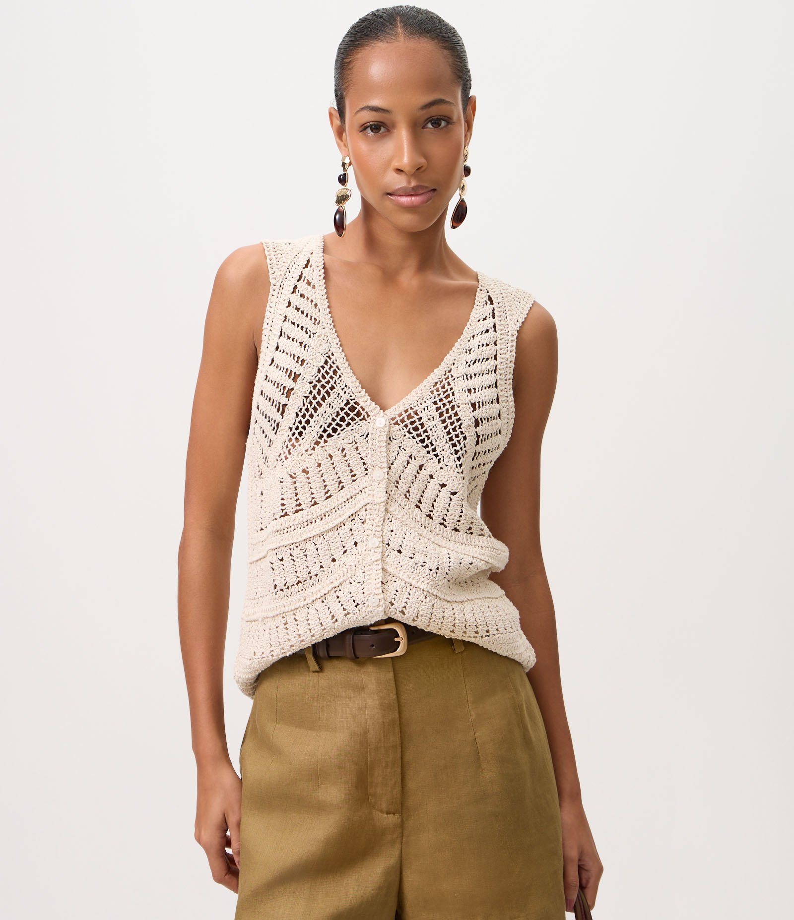 Blusa em Crochê com Barra Arredondada Bege 1