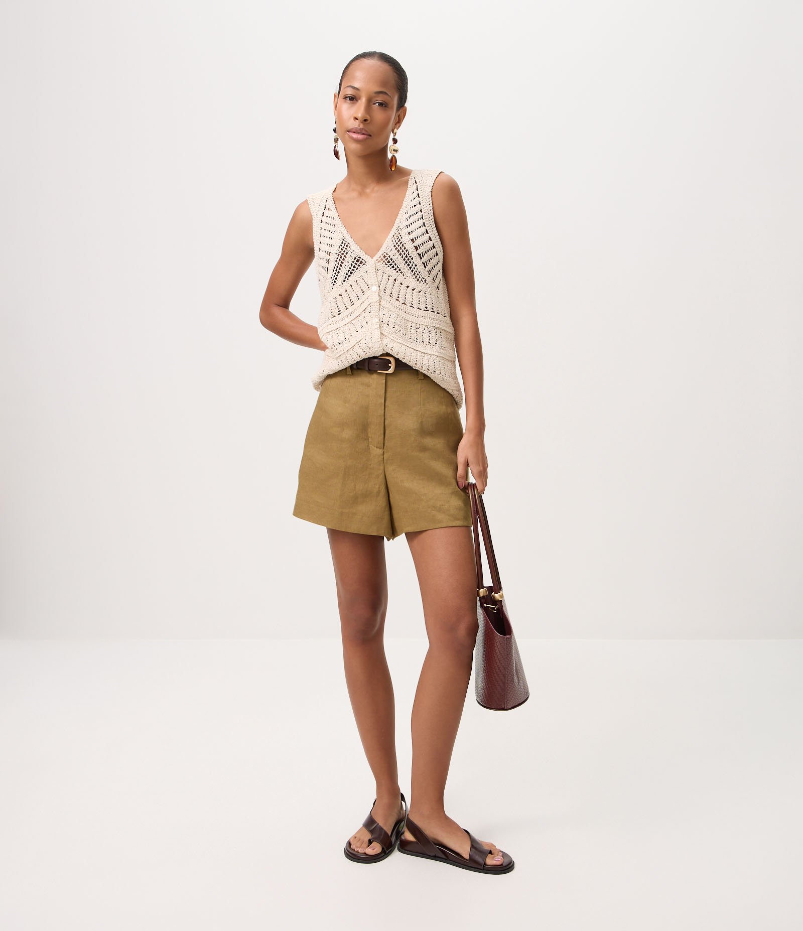 Blusa em Crochê com Barra Arredondada Bege 2