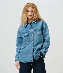 Jaqueta Overshirt em Jeans com Bolsos Frontais