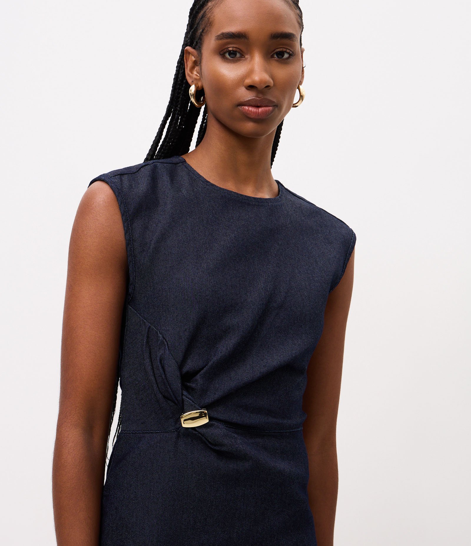 Vestido Midi em Jeans com Drapeado e Aviamento Azul Escuro 3