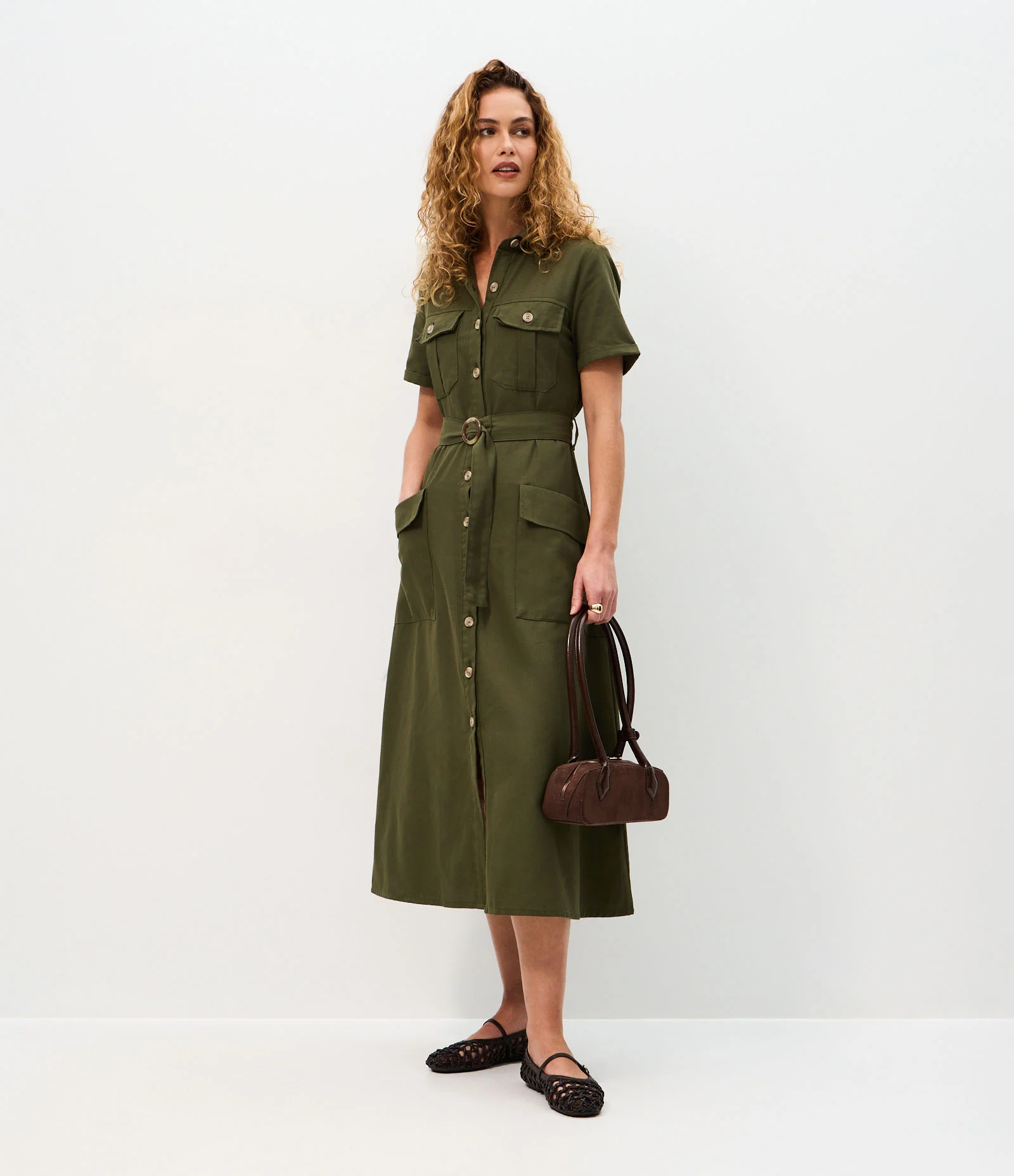 Vestido Midi Manga Curta em Sarja com Bolsos Utilitários Verde 2