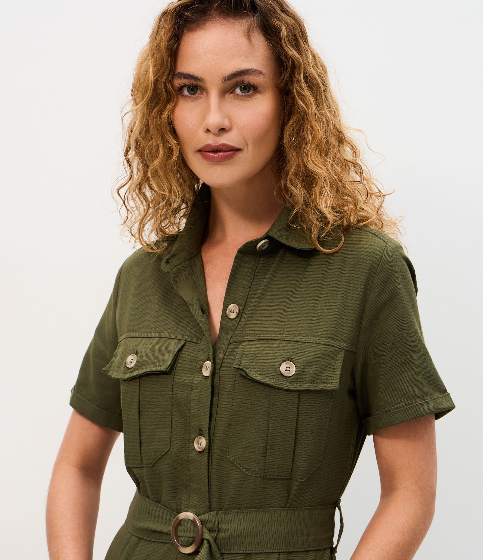 Vestido Midi Manga Curta em Sarja com Bolsos Utilitários Verde 3