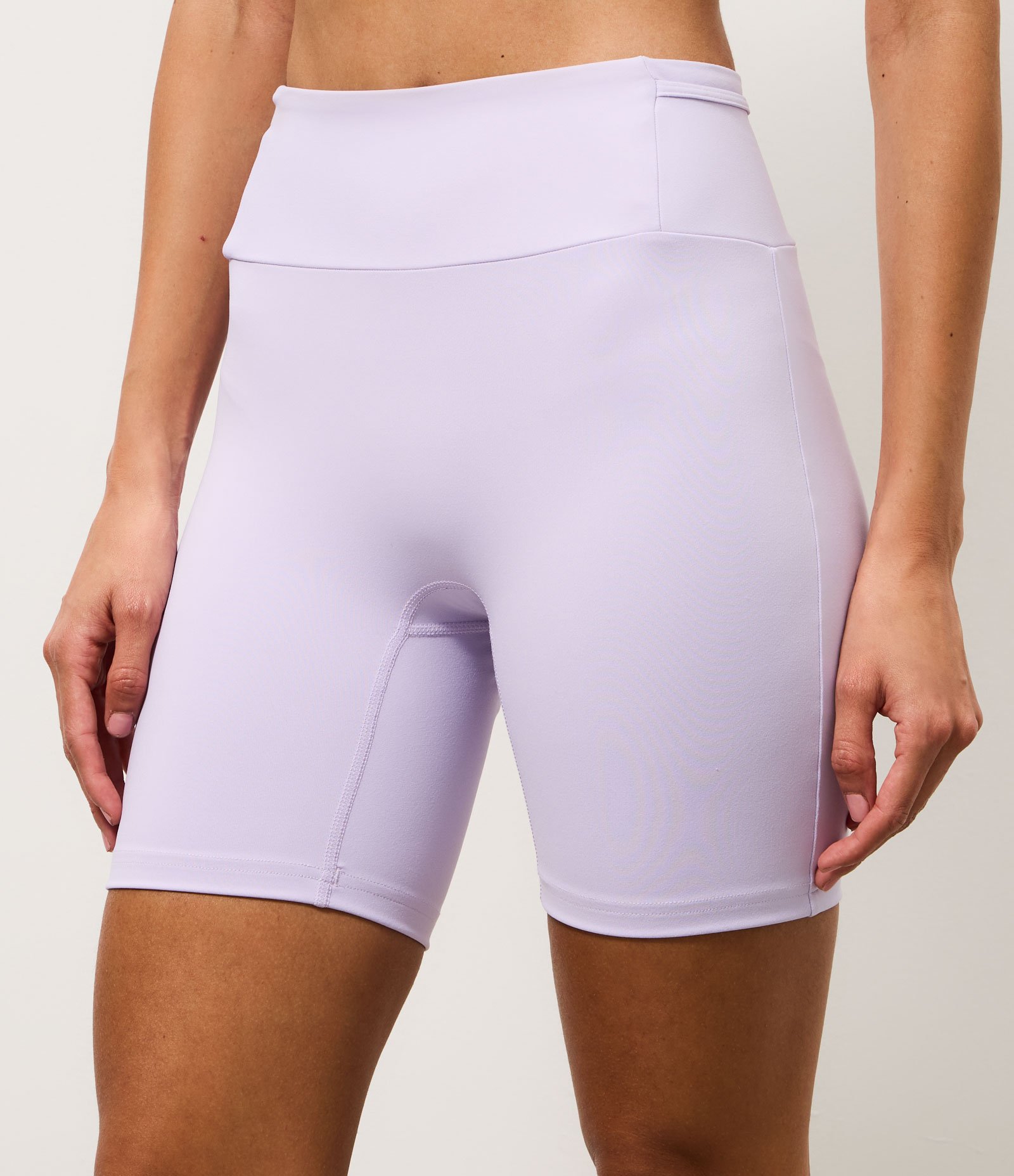 Bermuda Esportiva Regular em Microfibra com Bolso no Cós Lilás 2