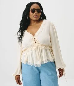 Blusa Bata em Viscose com Renda Curve & Plus Size