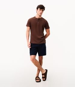 Bermuda em Sarja com Bolso Cargo