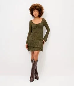 Vestido Curto Manga Longa em Renda Texturizada