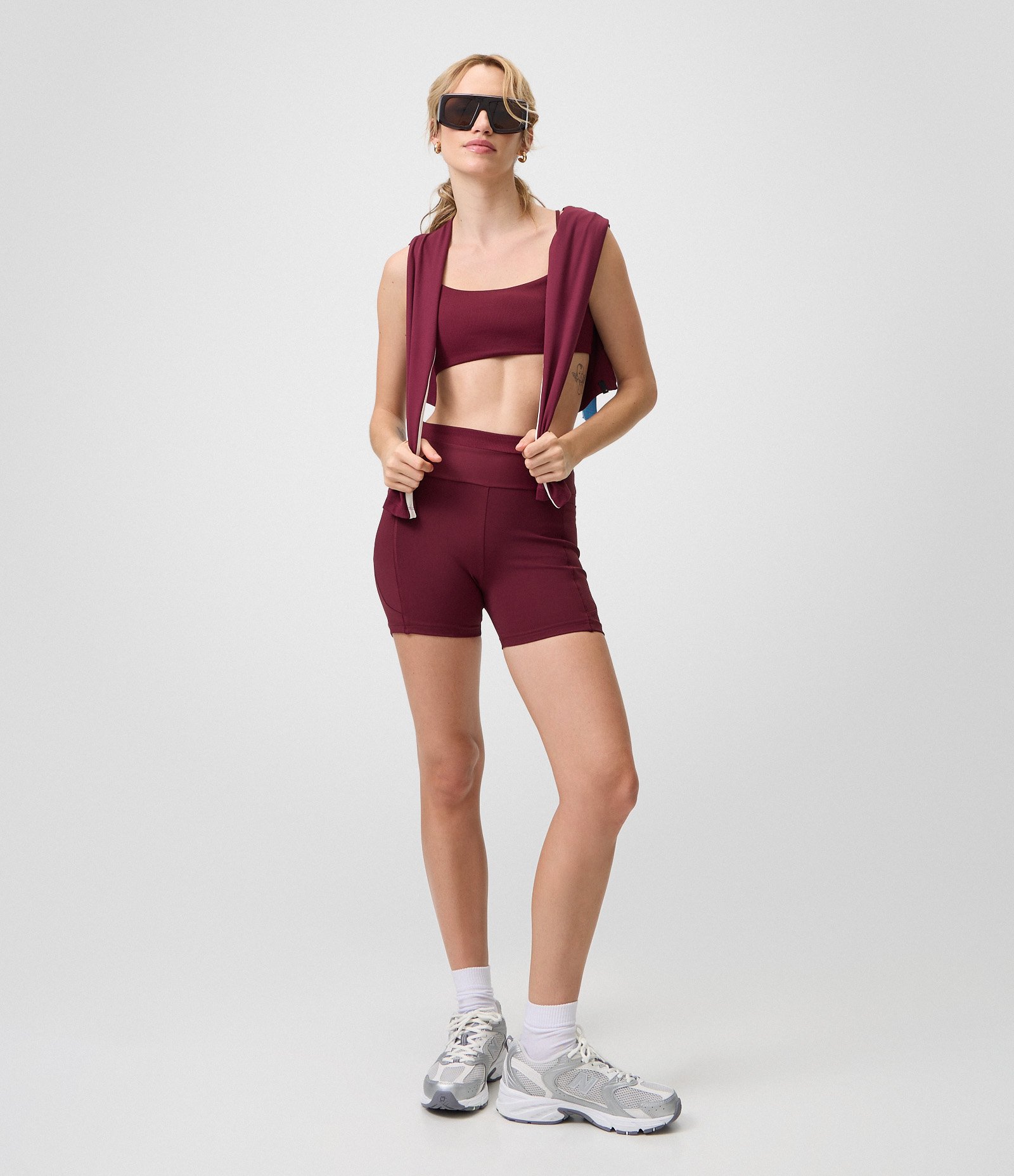Bermuda Ajustada Esportiva com Cós Texturizado e Bolso Vinho 1