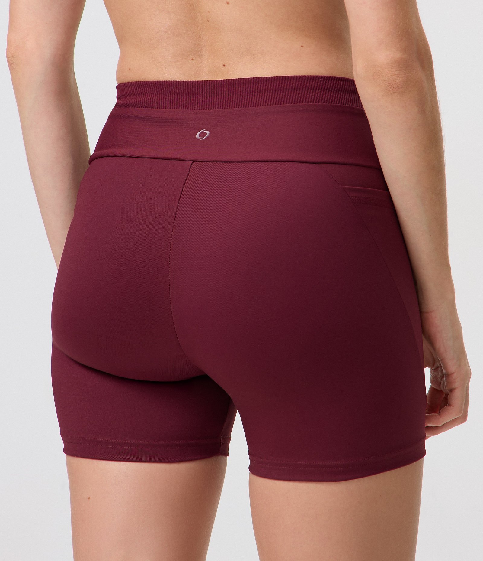 Bermuda Ajustada Esportiva com Cós Texturizado e Bolso Vinho 4