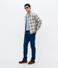 Calça Jeans Slim com Bolsos Funcionais