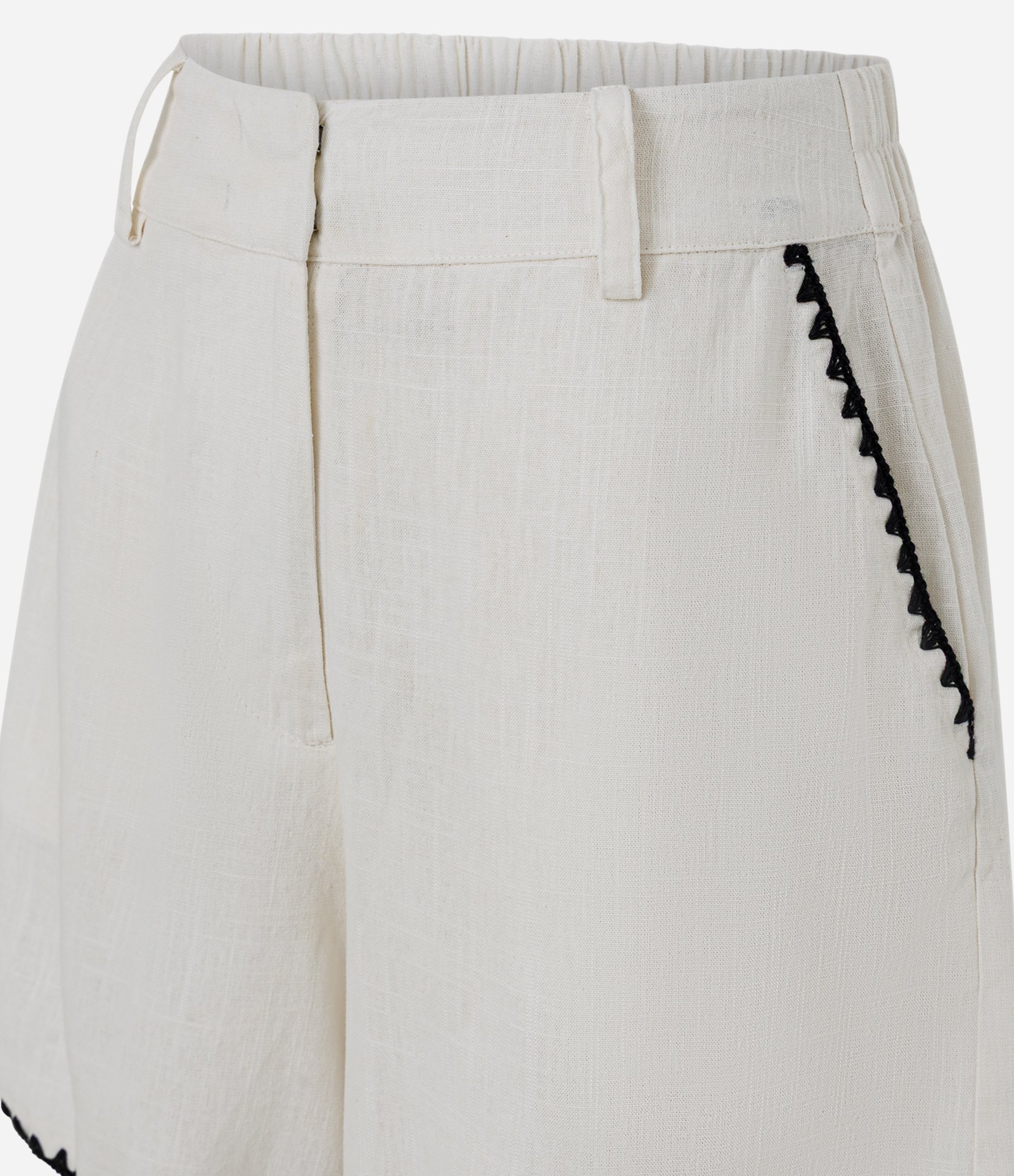 Short em Viscolinho com Detalhe Contrastante Branco 7