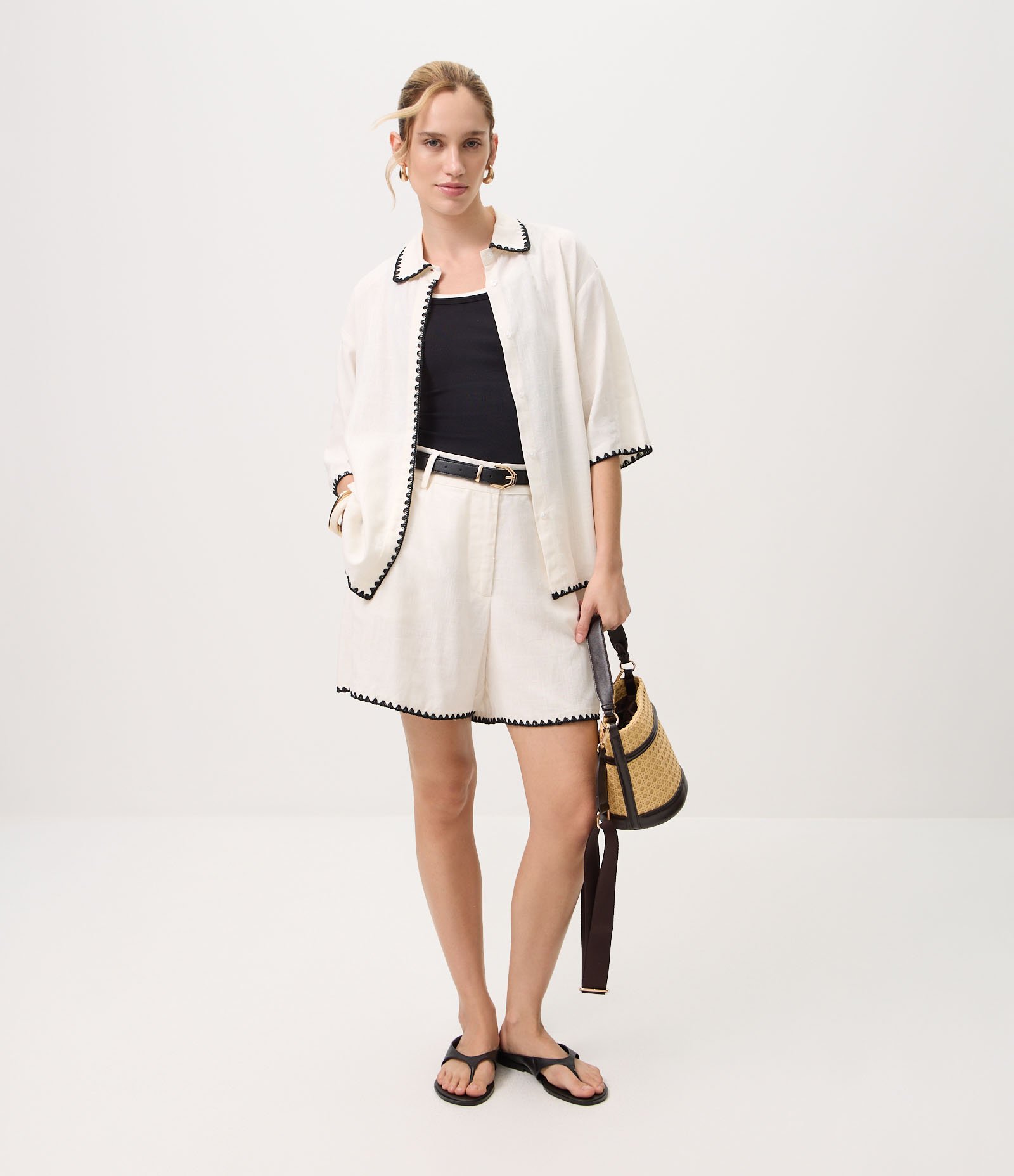Short em Viscolinho com Detalhe Contrastante Branco 1