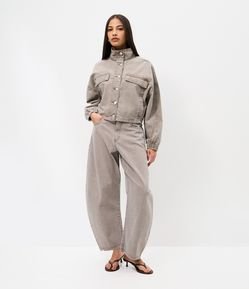 Calça Balloon em Sarja com Cintura Média e Lenço Paisley