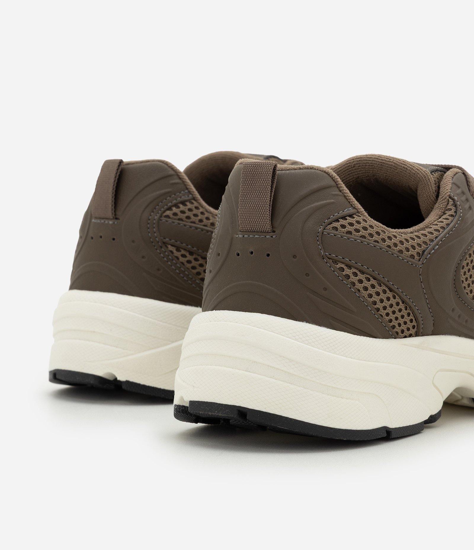 Tênis Casual Esportivo em Material Sintético Marrom 4