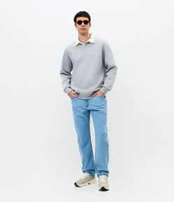 Calça Reta em Jeans com Bolsos Funcionais