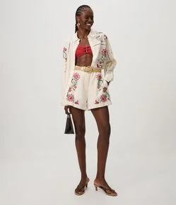 Short em Laise com Bordado Floral