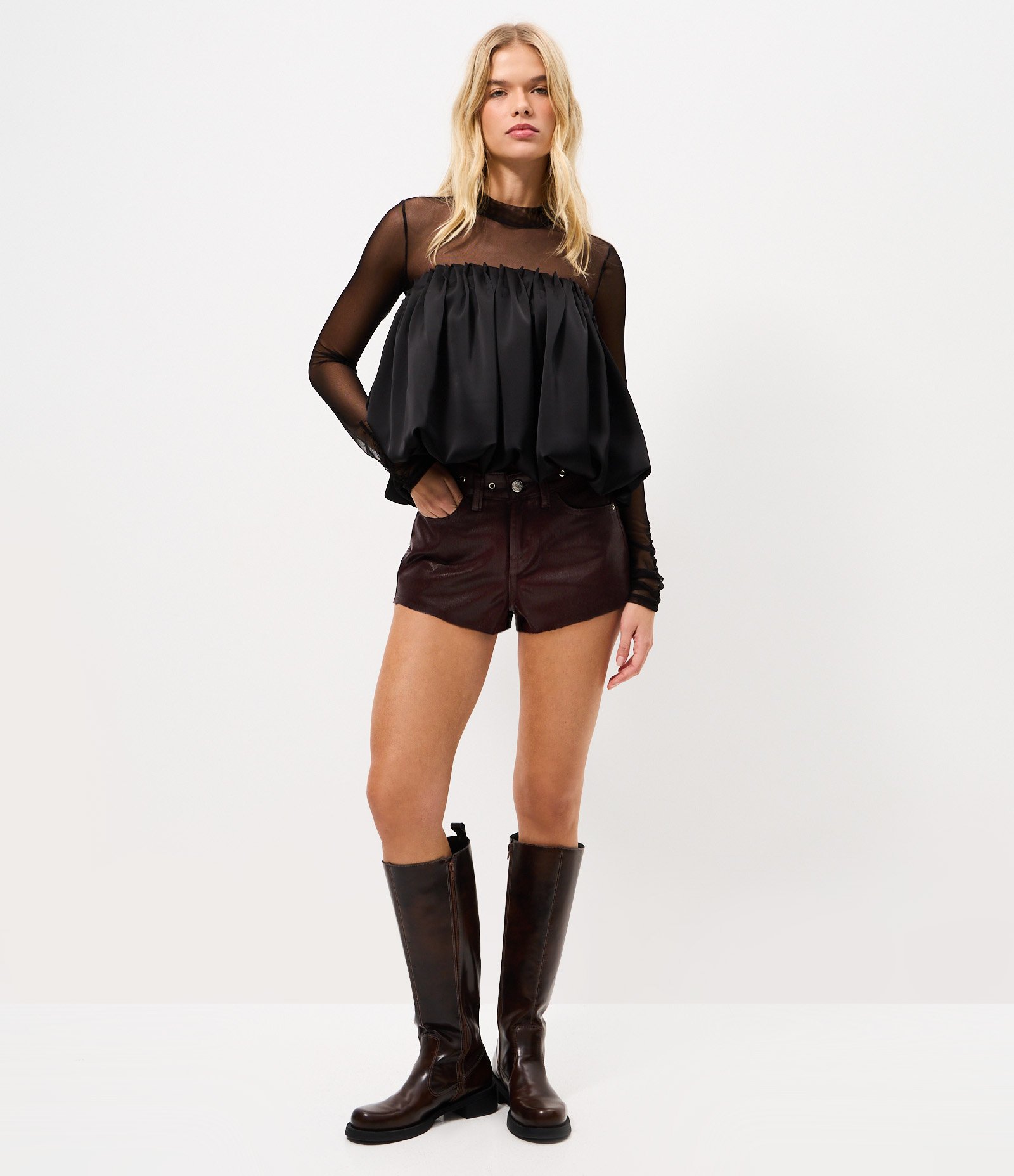 Blusa Balonê Sem Mangas em Cetim com Drapeado Preto 4