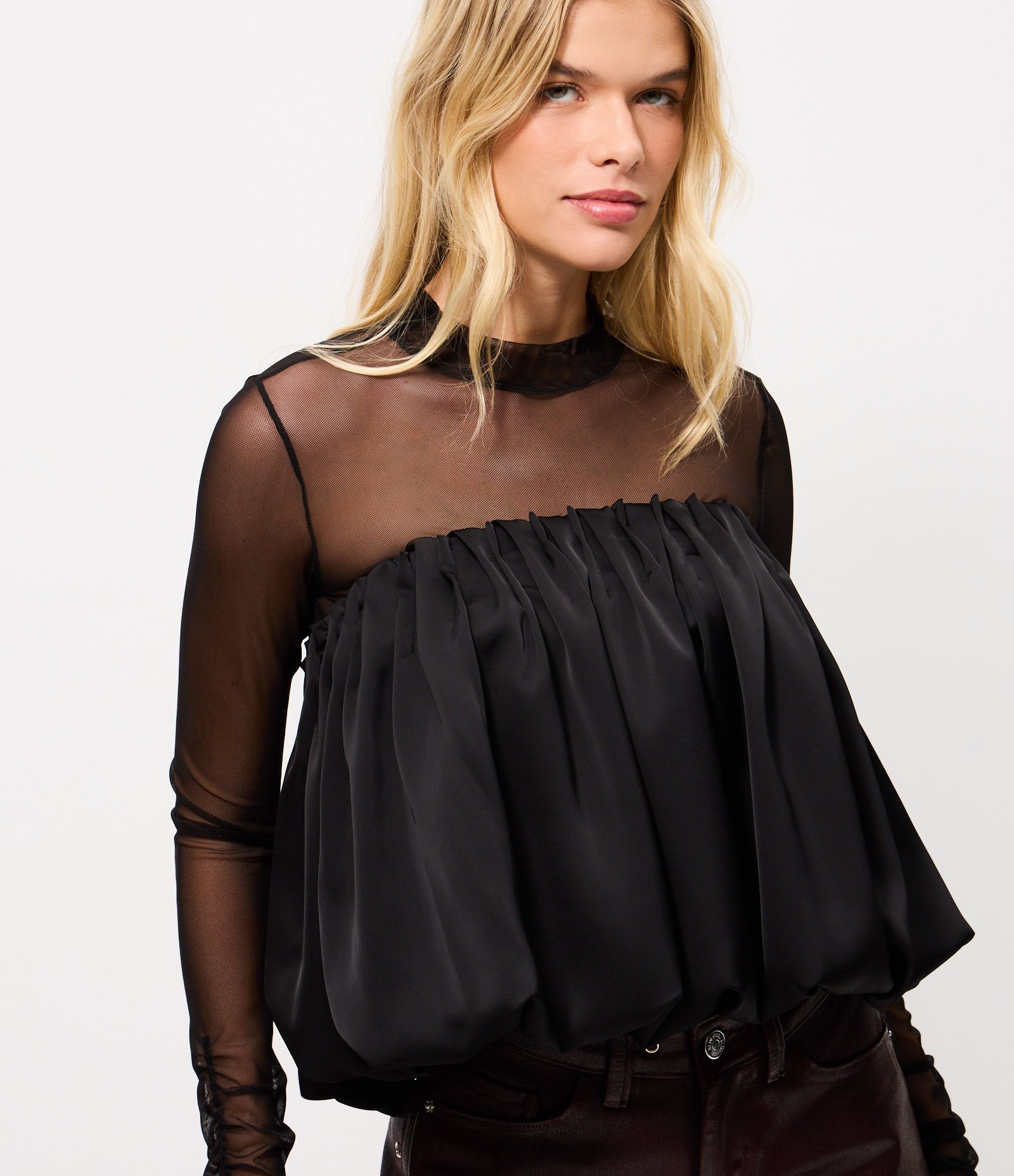 Blusa Balonê Sem Mangas em Cetim com Drapeado Preto 5