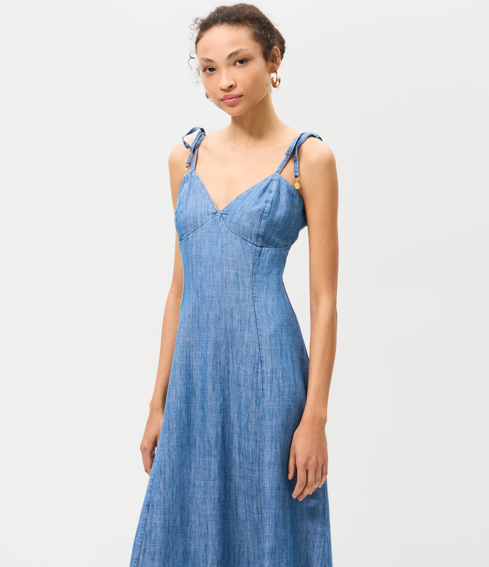 Vestido em Jeans com Decote V e Alças de Amarrar Azul 2