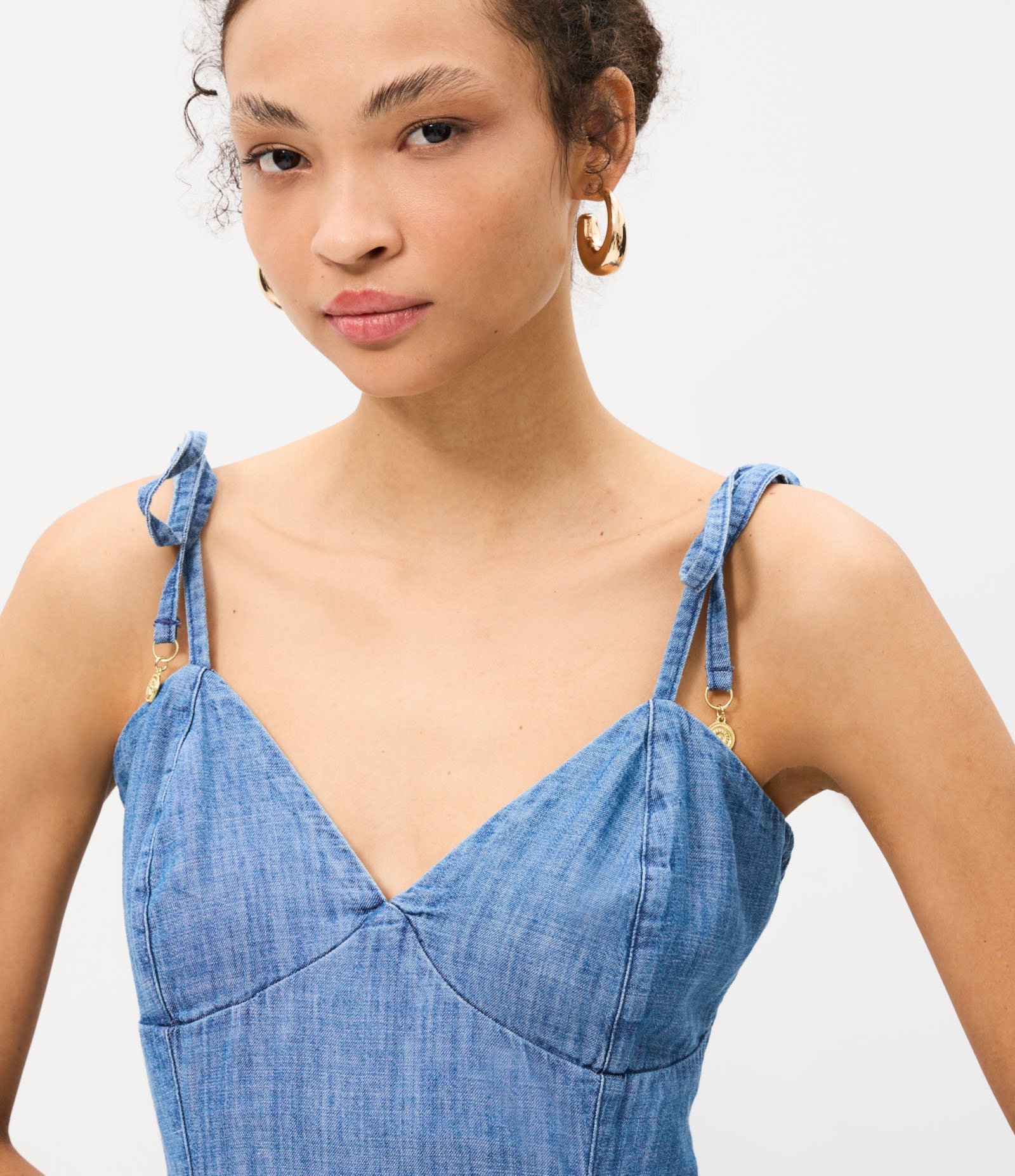 Vestido em Jeans com Decote V e Alças de Amarrar Azul 3