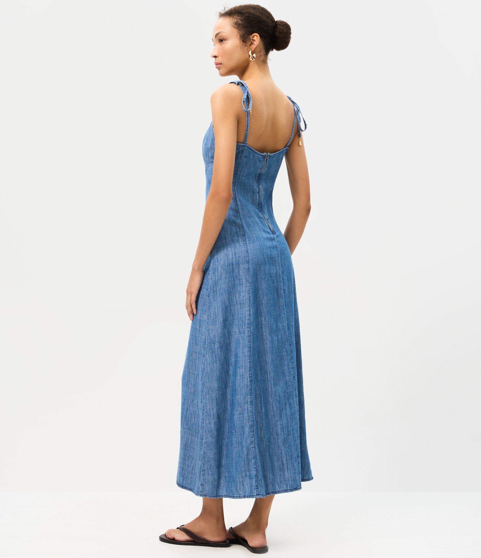 Vestido em Jeans com Decote V e Alças de Amarrar Azul 4
