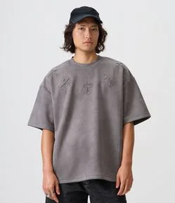 Camiseta Oversized em Suede com Aplicações em Relevo