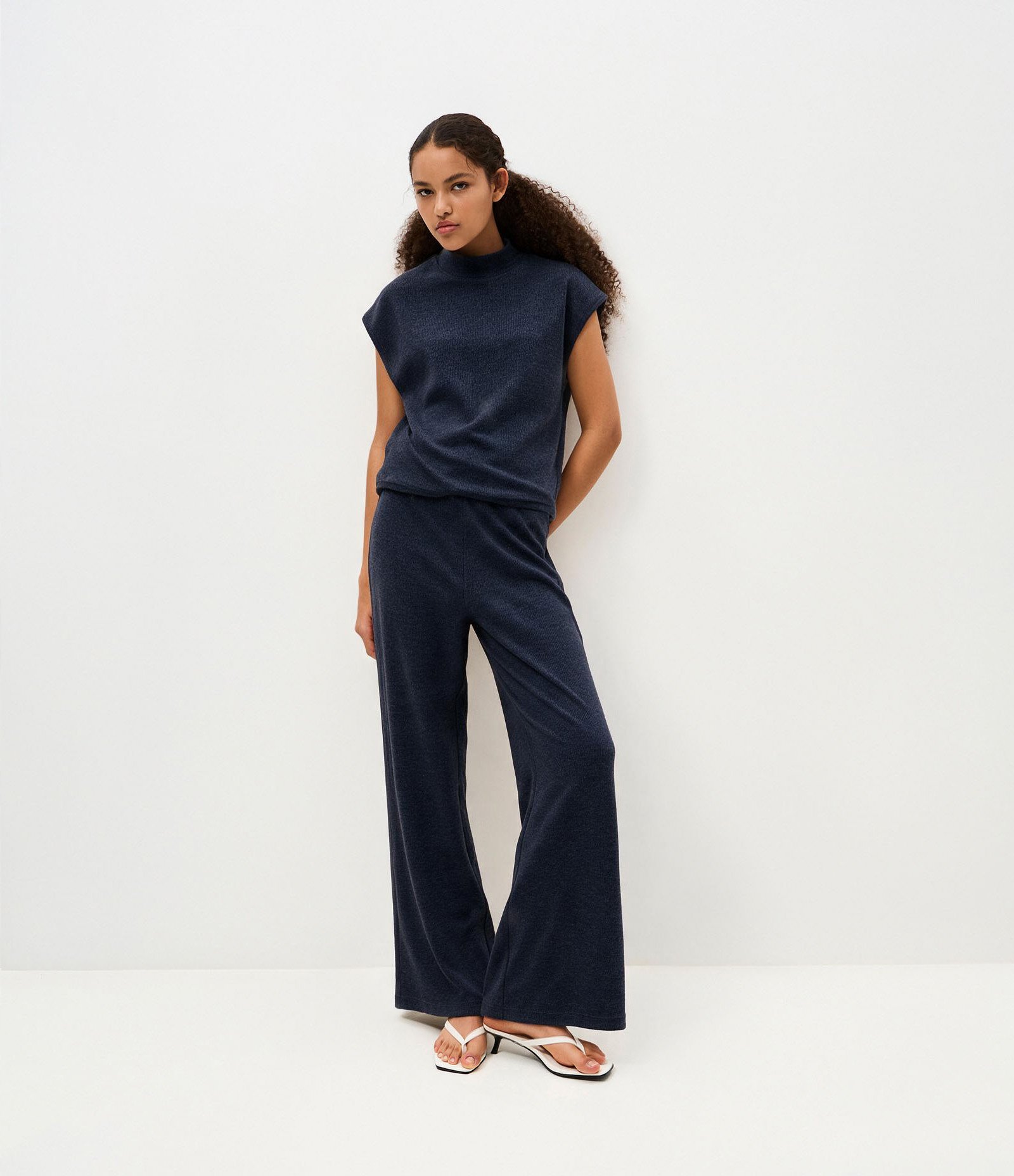 Calça em Ribana com Modelagem Reta Azul 2