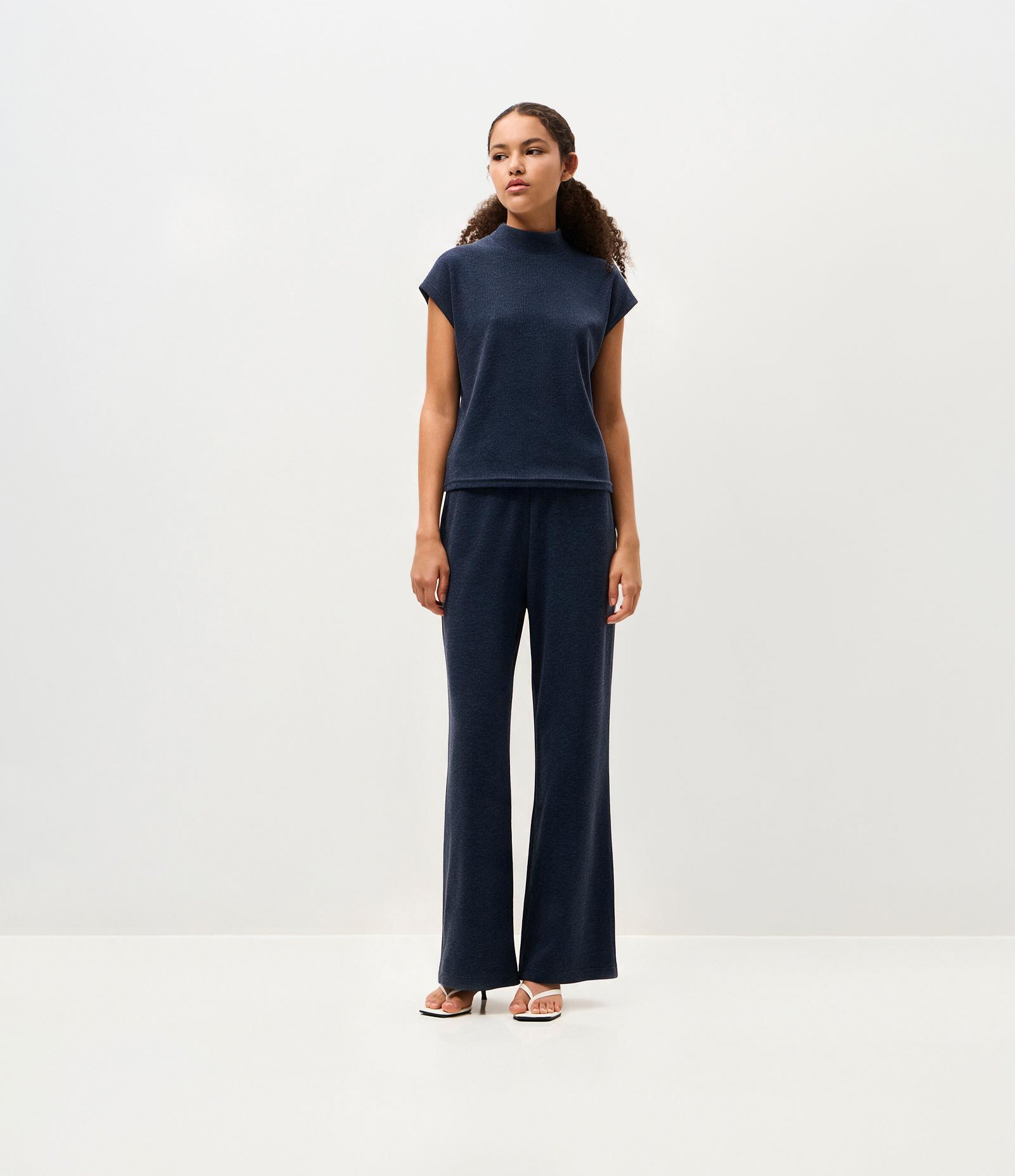Calça em Ribana com Modelagem Reta Azul 4