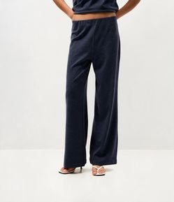 Calça em Ribana com Modelagem Reta
