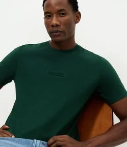 Camiseta com Lettering Embossed Brasil