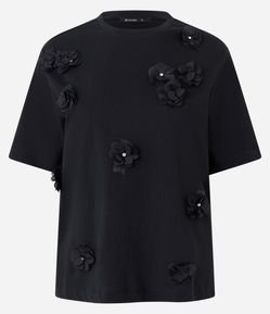 Camiseta em Algodão com Flores Aplicadas e Detalhes Brilhantes