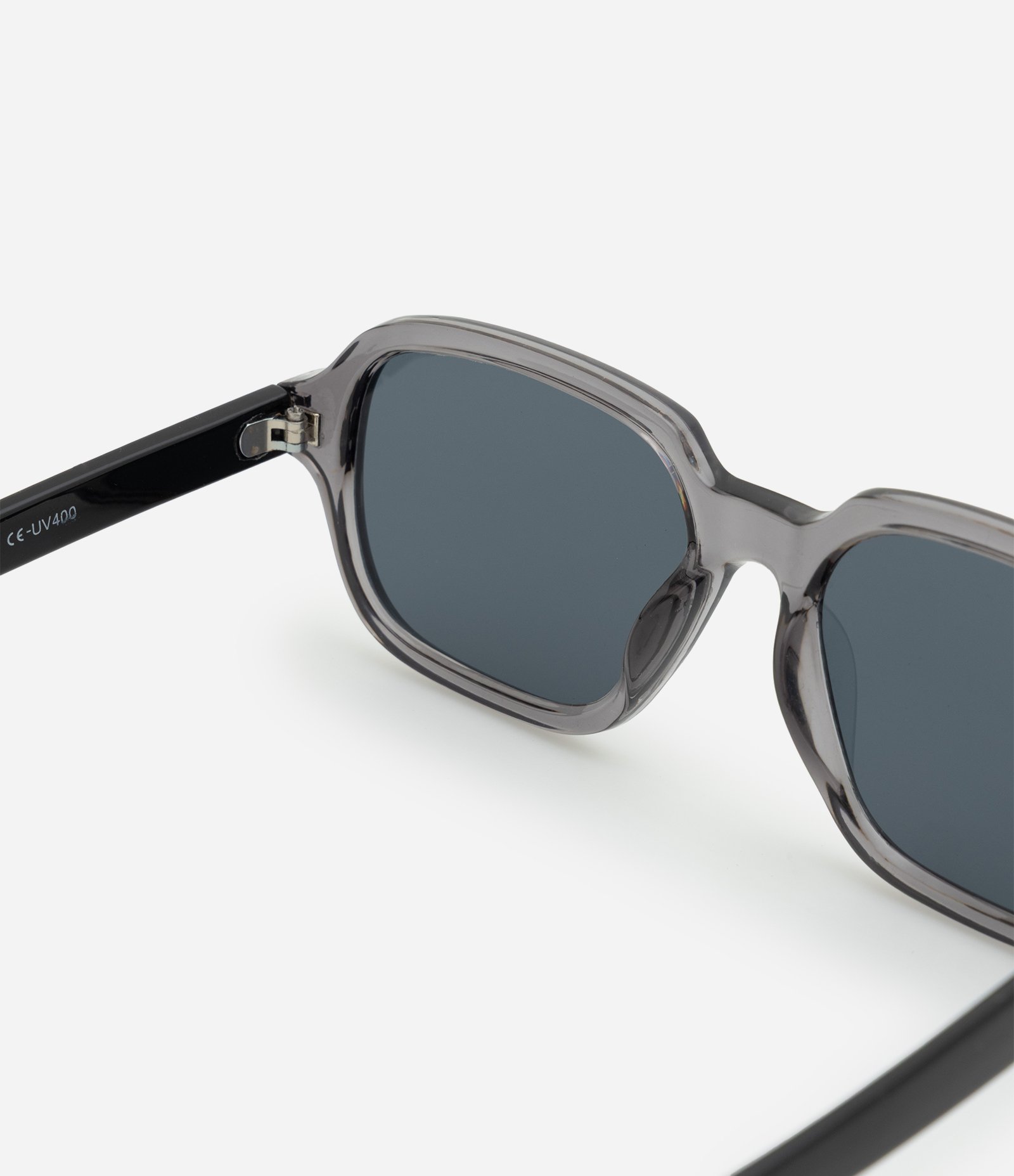 Óculos de Sol Quadrado com Leve Transparência nas Hastes Cinza 2